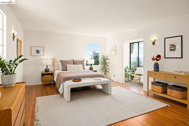 636 Euclid Ave, Berkeley CA: https://media.crmls.org/mediaz/96611edf-2940-43be-842d-48e4cdf7b31c.jpg