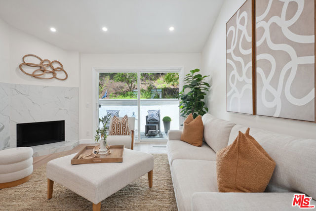 17109 Palisades Circle, Pacific Palisades CA: https://media.crmls.org/mediaz/96615f1e-2b11-4295-a458-7cc358a1ca7a.jpg