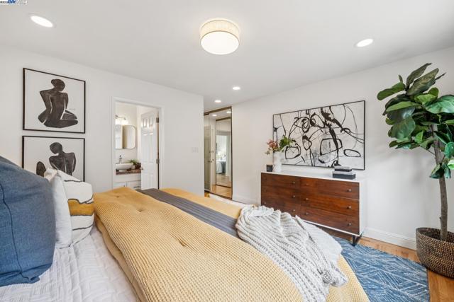 598 CRESTMONT DRIVE, Oakland CA: https://media.crmls.org/mediaz/96619c9c-8834-4ed5-8e14-3967e10ac752.jpg