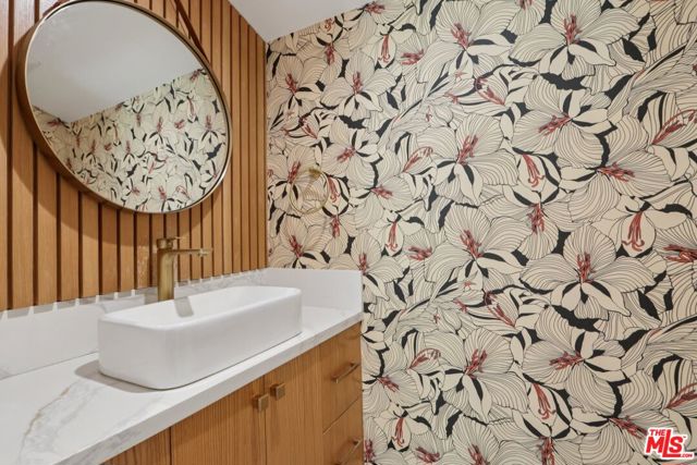 13117 Magnolia Boulevard, Sherman Oaks CA: https://media.crmls.org/mediaz/96619fc8-8030-4b75-bf0c-d661e972752b.jpg