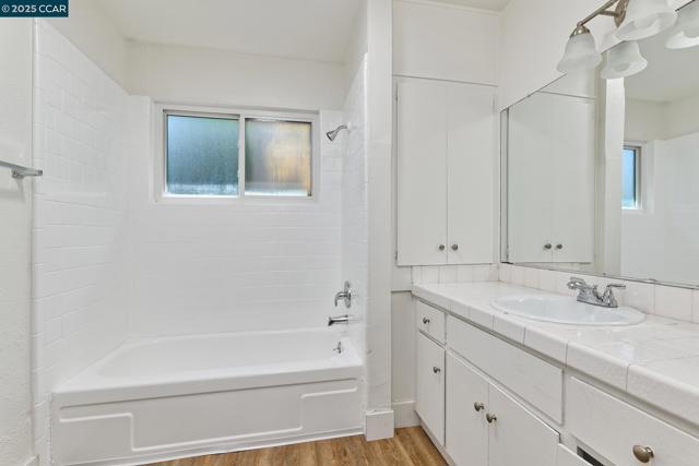 4913 Douvan Ct, Carmichael CA: https://media.crmls.org/mediaz/9661d984-a63d-42f9-9ee0-fc446b53d7f2.jpg