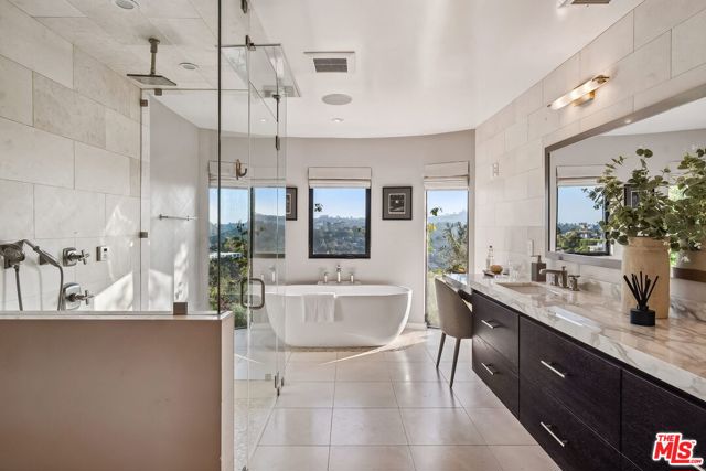 7840 Torreyson Drive, Los Angeles CA: https://media.crmls.org/mediaz/9661ef42-b897-49c5-911f-20f6e38835c0.jpg