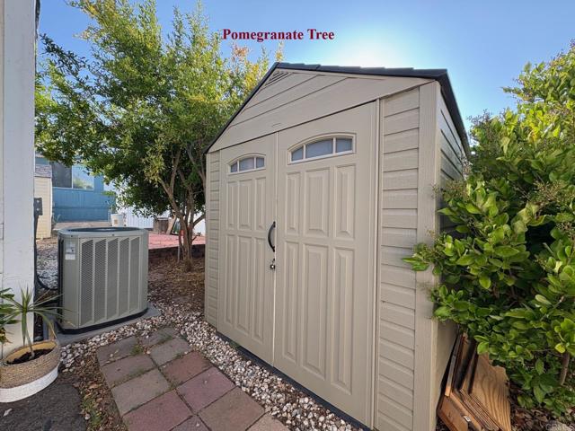 7908 Rancho Fanita Dr, Santee CA: https://media.crmls.org/mediaz/9661f181-f9a7-47c0-8030-9f7345073c95.jpg