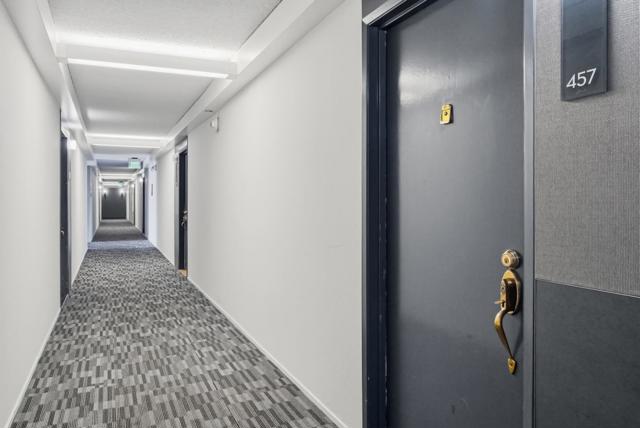 8 Commodore Drive, Emeryville CA: https://media.crmls.org/mediaz/96636ede-4585-4f99-91e2-4b62e14ca43f.jpg