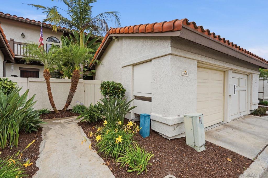 957 Fir Tree Pl.