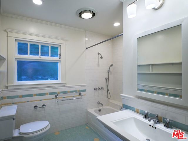 9030 Carson Street, Culver City CA: https://media.crmls.org/mediaz/9664072d-bda0-4163-a5c8-a62d892c17b4.jpg