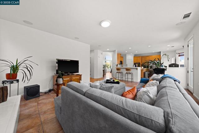 Image 15 of 60 For 868 Deer Spring Cir