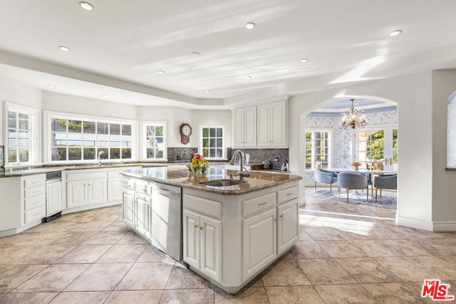 3828 Castle View Drive photo 8