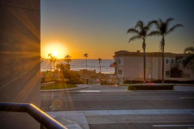 Detail Gallery Image 3 of 29 For 400 N Pacific St #203,  Oceanside,  CA 92054 - 2 Beds | 2 Baths