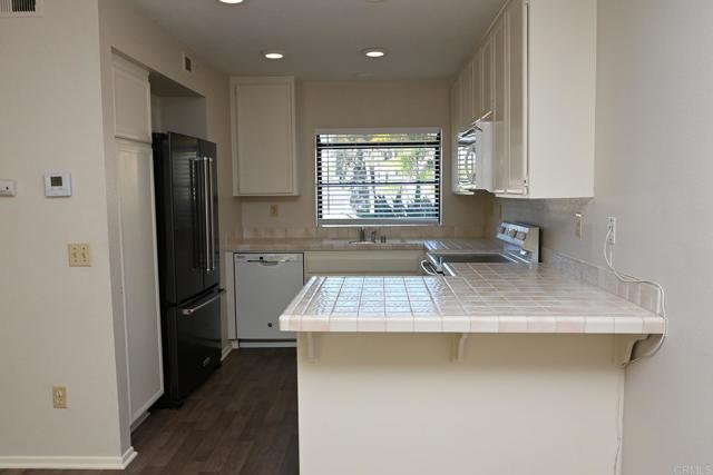 3160 Arroyo Vista, Carlsbad CA: https://media.crmls.org/mediaz/966453d0-e295-4079-880a-c127e7a8ec08.jpg