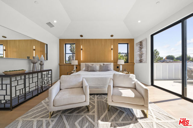 5741 Newcastle Avenue, Encino CA: https://media.crmls.org/mediaz/9664a1da-a9cf-4abf-af38-54556eefea63.jpg