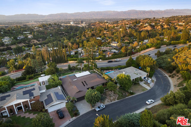 3235 Steven Drive, Encino CA: https://media.crmls.org/mediaz/9664aabd-c22a-4687-8f03-48fc30cd7c7c.jpg