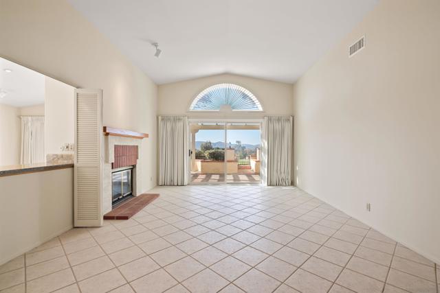 18113 Calle Estepona, San Diego CA: https://media.crmls.org/mediaz/9664bd24-3491-4070-9585-14a5679a5712.jpg