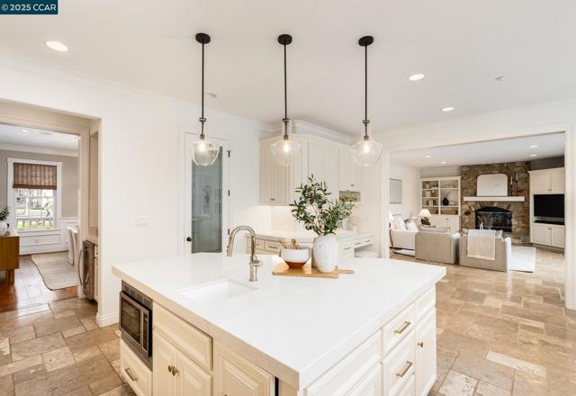 45 Lark Pl, Alamo CA: https://media.crmls.org/mediaz/9664df2b-4f0c-42e9-b651-530211c05506.jpg