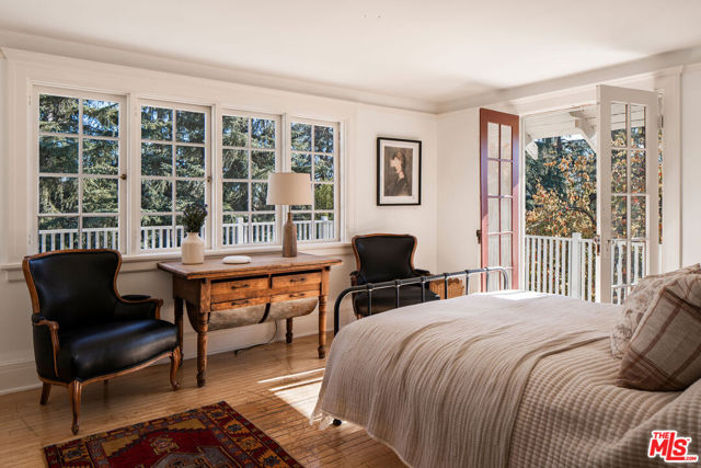 2107 Santa Rosa Avenue, Altadena CA: https://media.crmls.org/mediaz/9664e422-e252-4e25-8658-1547dbeb19e0.jpg