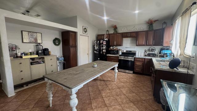 81118 Pindo Drive, Indio CA: https://media.crmls.org/mediaz/9664f57d-4e69-48b4-b7ee-eee826e69c8c.jpg