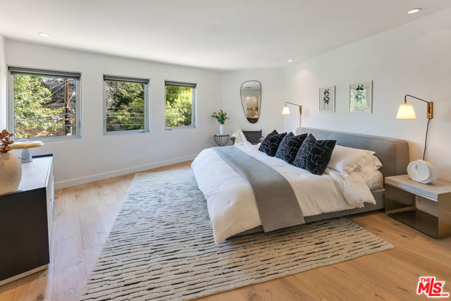 7242 Woodrow Wilson Drive, Los Angeles CA: https://media.crmls.org/mediaz/96652694-2e4d-4b45-ae66-d2d9e0aecb3e.jpg