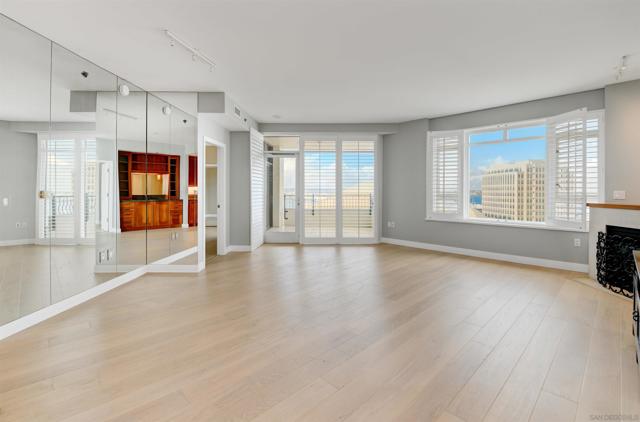 700 W Harbor Dr, San Diego CA: https://media.crmls.org/mediaz/96654dae-288a-4de4-8bc1-952635612a25.jpg