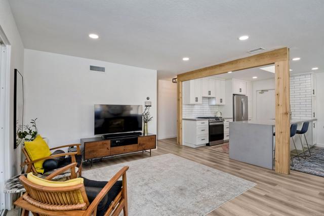 229 Yacon Street, Vista CA: https://media.crmls.org/mediaz/966575f7-13d7-4e4a-a962-772a17163c07.jpg
