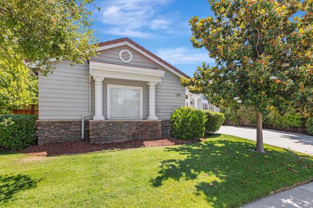 18400 Capistrano Way, Morgan Hill CA: https://media.crmls.org/mediaz/96659c5d-00ef-455a-92e5-1ccfac70c9d4.jpg