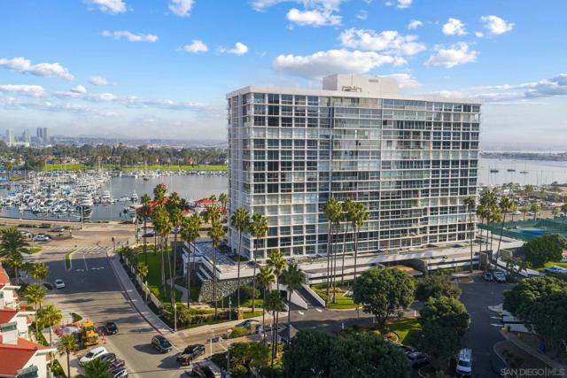 1710 Avenida Del Mundo, Coronado CA: https://media.crmls.org/mediaz/9665dd13-6301-426a-a95d-54afabed256c.jpg