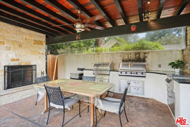 5324 Irvine Avenue, Valley Village CA: https://media.crmls.org/mediaz/96660310-b8e9-43dc-8400-f4eb8fe29393.jpg