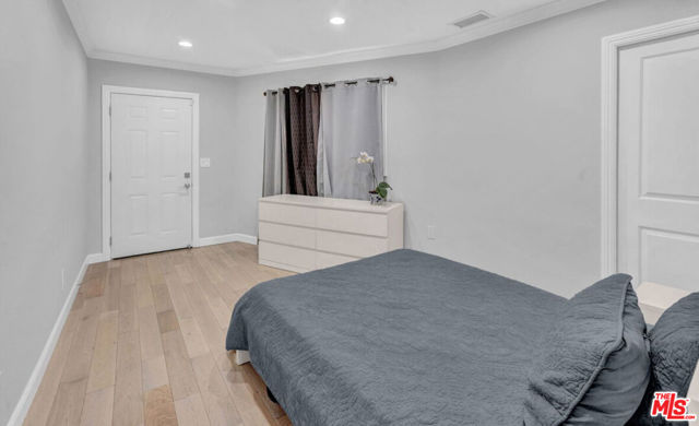 1946 W 39th Street, Los Angeles CA: https://media.crmls.org/mediaz/96662c86-d021-4d4b-a704-b1ead4b0260b.jpg