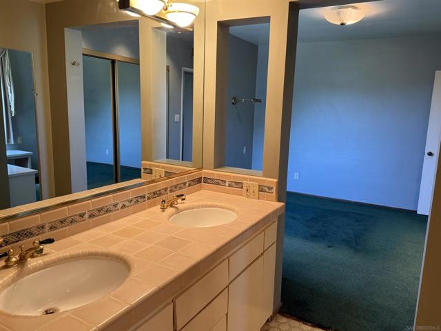 6056 Winfield Ave, La Mesa CA: https://media.crmls.org/mediaz/9666436a-04b6-4639-97e3-6c3aceb1f2be.jpg