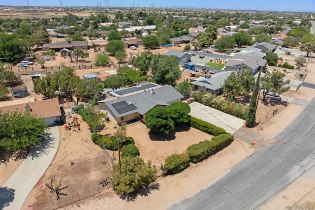7520 Oakwood Ave, Hesperia CA: https://media.crmls.org/mediaz/96665931-1d80-45c4-be06-946354140e16.jpg