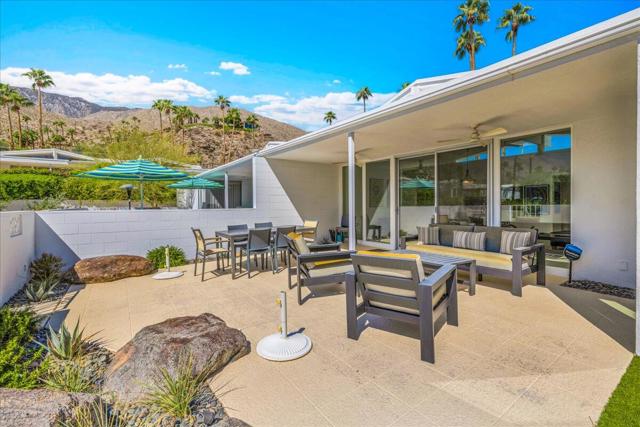 211 E Canyon Vista Drive, Palm Springs CA: https://media.crmls.org/mediaz/9666e166-505a-4e46-93ce-6c0c53b5d3c1.jpg