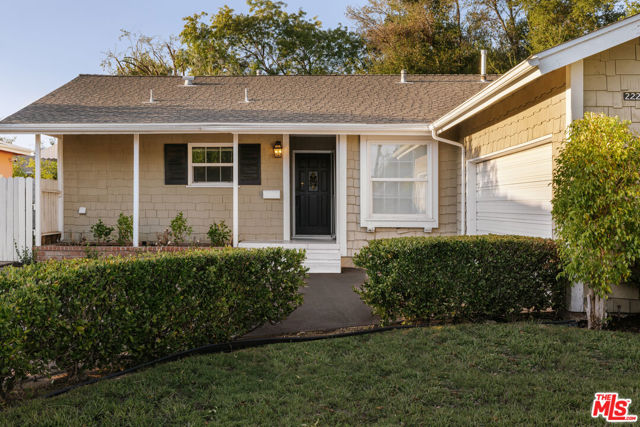 22251 Kittridge Street photo 23