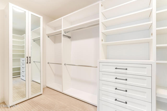 2306 Heatherbank Court, Thousand Oaks CA: https://media.crmls.org/mediaz/9667f0ae-1f78-4304-b15c-d7183907e383.jpg