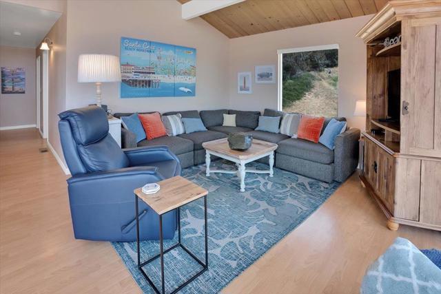 665 Sand Dollar Lane, Watsonville CA: https://media.crmls.org/mediaz/9667f351-cda8-4213-b889-4126eec3cc2a.jpg