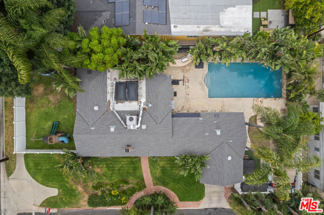 14253 Collins Street, Los Angeles CA: https://media.crmls.org/mediaz/9668d420-cb75-4e30-a497-c69f6e9bc425.jpg