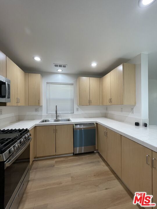 121 Cancion Way, Los Angeles CA: https://media.crmls.org/mediaz/9669ae92-d271-4271-8a03-59a7cedd8f81.jpg