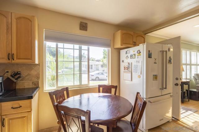 4033 Loma Alta Dr, San Diego CA: https://media.crmls.org/mediaz/966a3302-65f6-40f1-91e6-5187899342f3.jpg