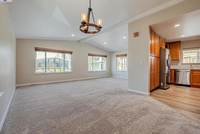 29270 Sandburg Way, Hayward CA: https://media.crmls.org/mediaz/966a906a-70b2-4694-a7b6-efb1845f2a36.jpg