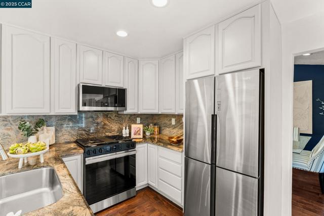 1925 Burnside Ct, Concord CA: https://media.crmls.org/mediaz/966b4a8a-9d9a-4226-b65f-b7225a4aab78.jpg