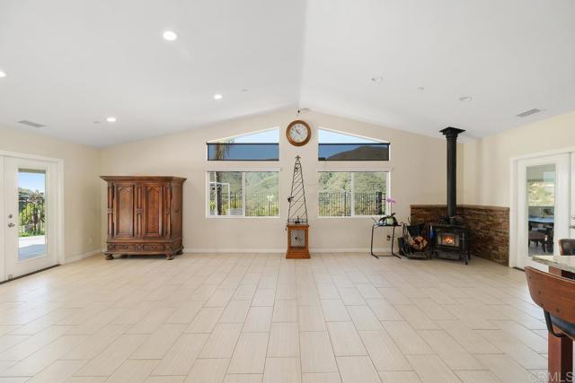 39255 De Luz Rd, Fallbrook CA: https://media.crmls.org/mediaz/966b588b-1407-4326-a119-390468a2f089.jpg