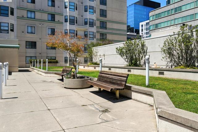 989 Webster, Oakland CA: https://media.crmls.org/mediaz/966b7532-2bc8-4d71-883f-bbccb9686f61.jpg