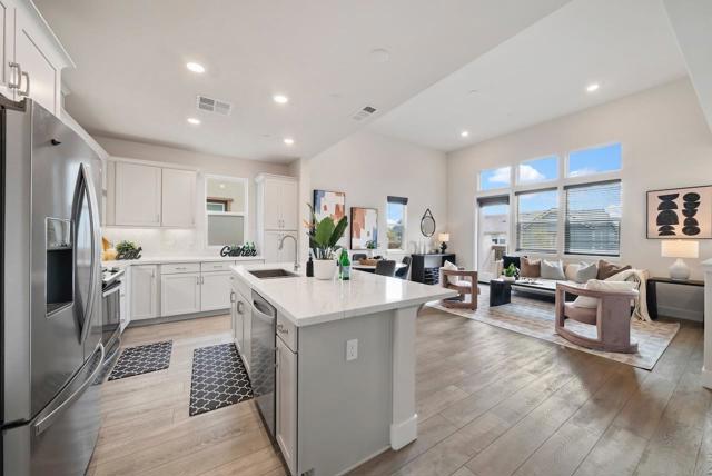 47382 Mission Falls Court, Fremont CA: https://media.crmls.org/mediaz/966befa0-4805-41bf-82da-6149c4151991.jpg