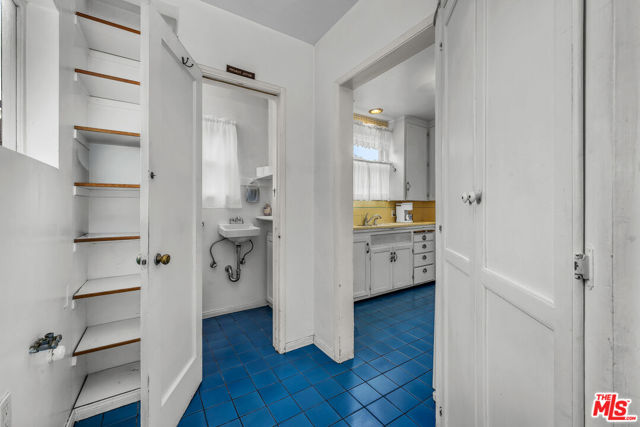 713 Broadway, Redondo Beach, California 90277, 3 Bedrooms Bedrooms, ,2 BathroomsBathrooms,Residential,Sold,Broadway,25617063