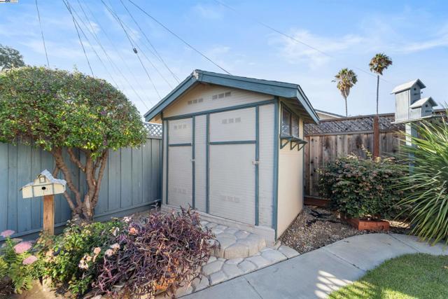 42747 Wixon Dr, Fremont CA: https://media.crmls.org/mediaz/966c99d2-b532-4984-8c46-677a31472ad9.jpg