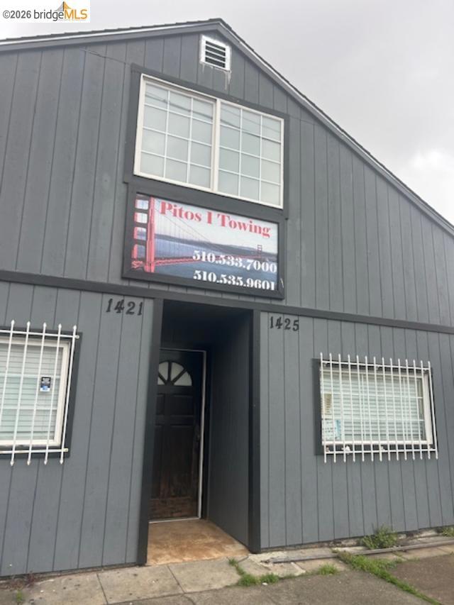 1421 46Th Ave, Oakland CA: https://media.crmls.org/mediaz/966ca575-c6db-4a14-85b8-ec57fc09d3f7.jpg