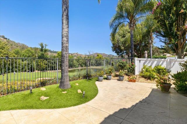 2385 Amber Oak Ln, Escondido CA: https://media.crmls.org/mediaz/966cab7f-1d9b-476c-9882-ef0a25ddbc00.jpg