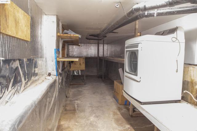3517 Allendale Ave, Oakland CA: https://media.crmls.org/mediaz/966cb39c-6ea2-4614-8ea4-34b486c97783.jpg