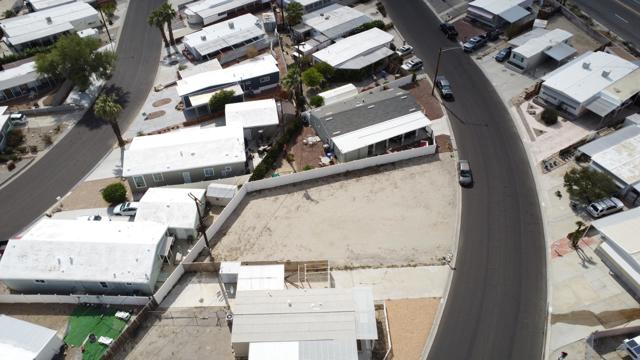 73281 Colonial Drive, Thousand Palms CA: https://media.crmls.org/mediaz/966ccb61-56b7-4d47-92ed-605c56c9a85f.jpg