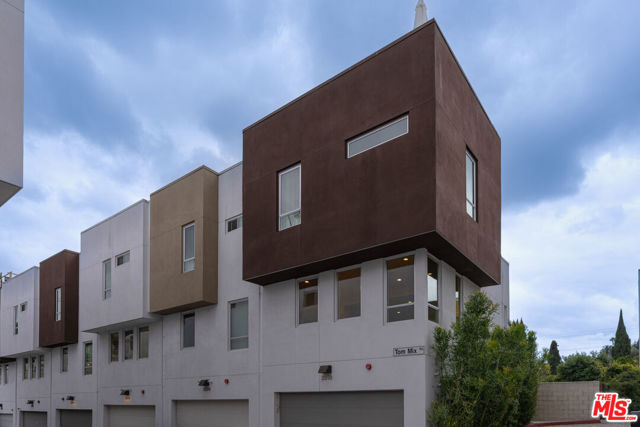 2210 Tom Mix Road, Los Angeles CA: https://media.crmls.org/mediaz/966cdd93-92f6-4254-b9b8-051bfd43bc14.jpg