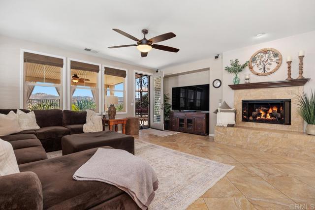 Detail Gallery Image 9 of 41 For 2856 Dove Tail Drive, San Marcos,  CA 92078 - 3 Beds | 3 Baths