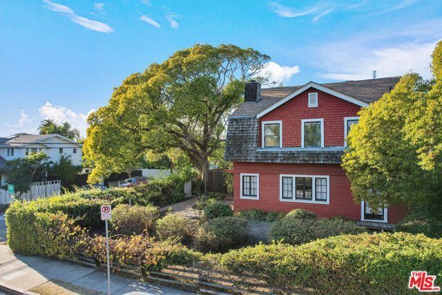 807 Superba Avenue photo 3